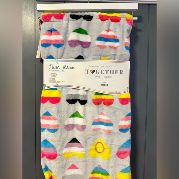 Valentines Pride Heart Throw - Picture 1 of 3